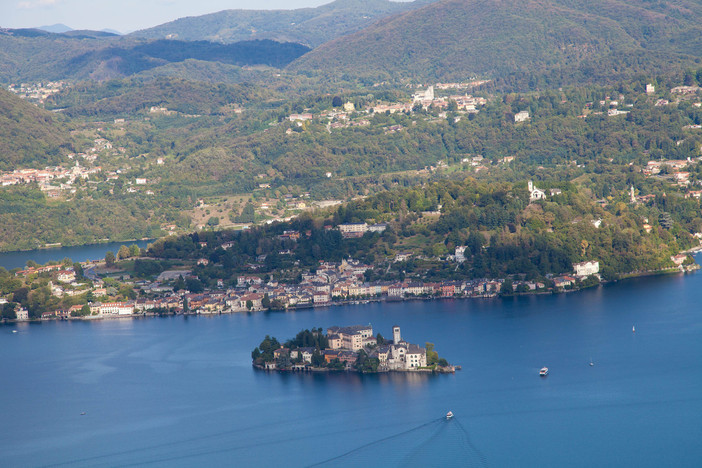 Volontariato aziendale: i dipendenti della Cimberio ripuliscono i sentieri