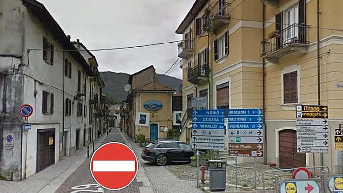 Lavori in corso su via Mazzini a Omegna: scatta il divieto di transito per il rifacimento dei passaggi pedonali