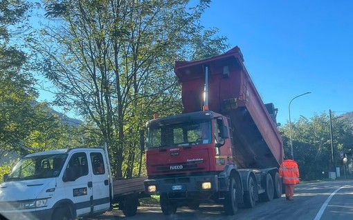 Asfaltature in corso a Casale Corte Cerro