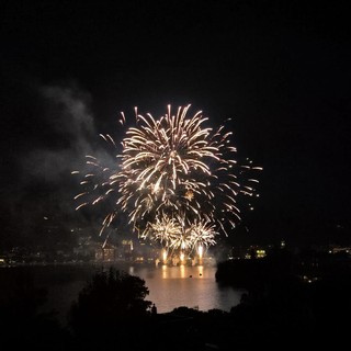 San Vito, lo spettacolo pirotecnico incanta Omegna