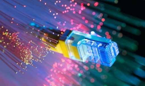 &quot;Fibra ottica in tutti i Comuni entro fine 2025&quot;