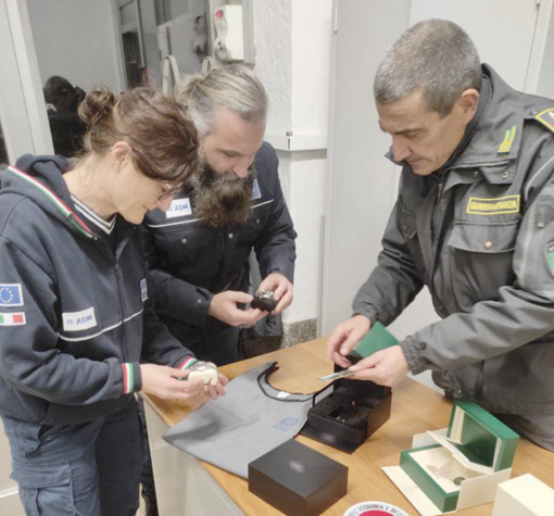 Sequestro di orologi di lusso al valico di Iselle