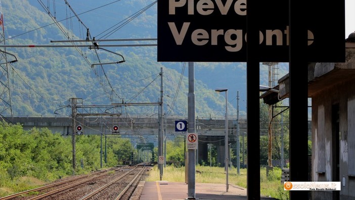 Lite tra fidanzati sul treno a Pieve Vergonte: denunciato un ventenne