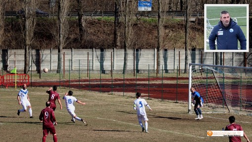 Foto: unmomento di Villa-Serravallese e nel riquadro  l'allenatore Manolo Giampaolo