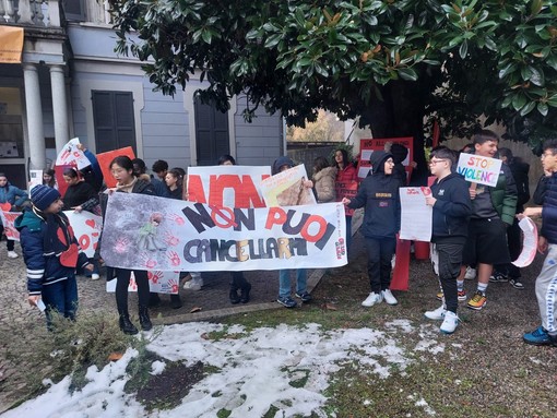 “Non puoi cancellarmi”: i ragazzi del ''Galilei” di Gravellona Toce contro la violenza sulle donne FOTO