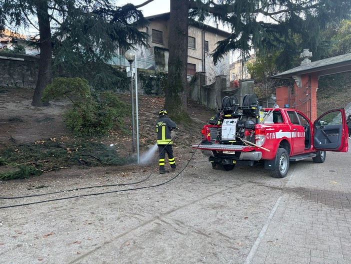 Soccorso a due escursionisti olandesi e intervento per un incendio doloso al Parco Maulini