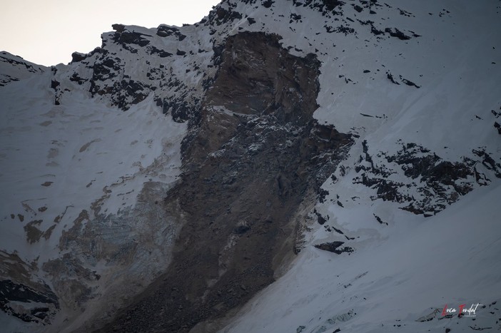 Monte Rosa: nuovo smottamento nella zona della Punta Tre Amici VIDEO