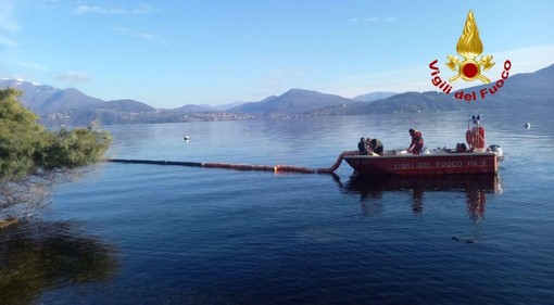 Cannero, cisterna perde gasolio nel lago. Intervengono i Vigili del fuoco