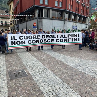 Migliaia di penne nere per le vie della città: un successo il raduno degli alpini FOTO