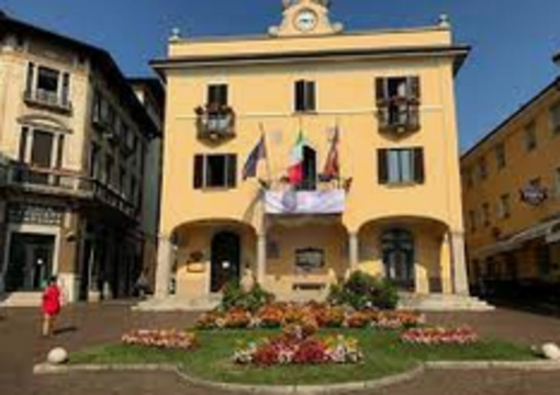 L'associazione &quot;Un salto nel passato&quot; riqualifica la storica piazzetta di Baveno