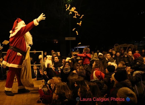 A Baveno: l'arrivo di Babbo Natale dal lago