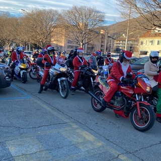 Babbi Natale in motocicletta hanno consegnato i doni ai bambini della pediatria FOTO E VIDEO