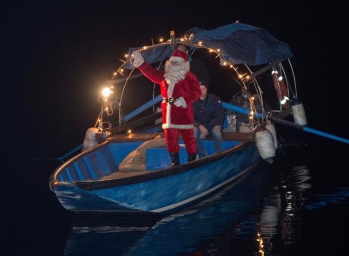 &quot;Babbo Natale arriva dal lago&quot; a Baveno e Feriolo