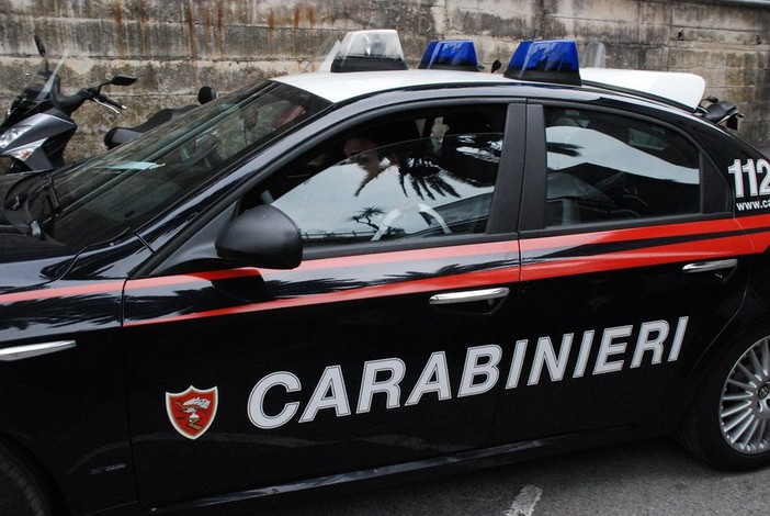 Carabinieri e polizia locale di fermano 36enne per violazione del divieto di avvicinamento