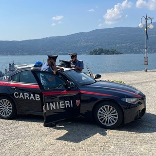 Uomo si spara su una panchina sul lungolago a Ghiffa