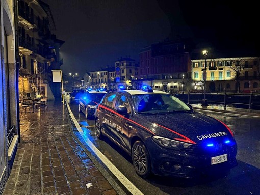 Omegna: controlli nei locali del centro, denunciato un giovane per possesso di un coltello