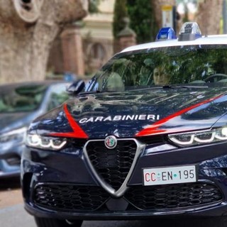 Furto a Stresa: rubano da un'auto di turisti, ma vengono sorpresi dai carabinieri