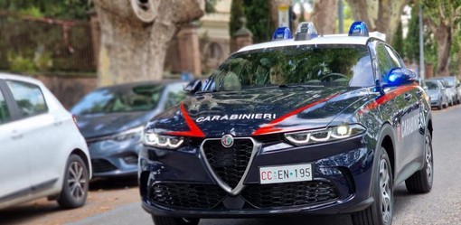 Furto a Stresa: rubano da un'auto di turisti, ma vengono sorpresi dai carabinieri