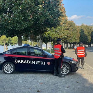 Distraggono un'anziana nel parcheggio del supermercato e le rubano la borsa: in tre finiscono in manette