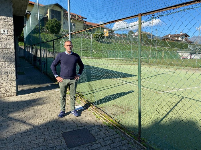 Casale Corte Cerro, via libera alla riqualificazione del campo da tennis