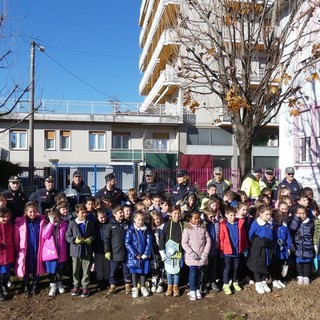 Celebrata alla primaria Tozzi la Giornata nazionale degli alberi FOTO