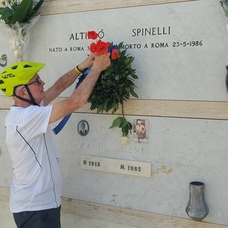 Giovanni Bloisi di nuovo in sella per rendere omaggio agli ebrei vittime della strage sul lago Maggiore