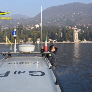 Lago Maggiore: guardia di finanza salva 5 persone a Pallanza