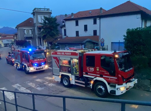 A fuoco il tetto di una casa a Nonio FOTO