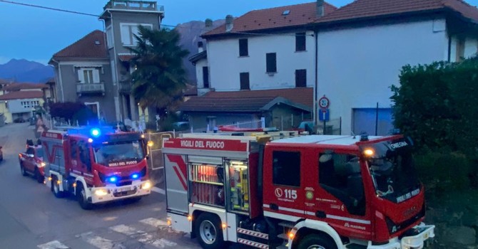 A fuoco il tetto di una casa a Nonio FOTO