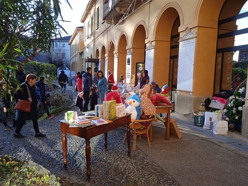 Mercatino di Natale delle suore rosminiane a Intra   FOTO