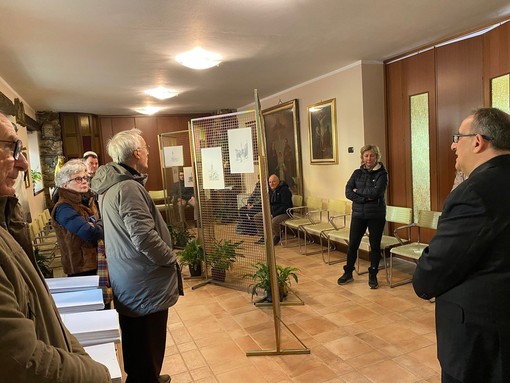 Successo per l'esposizione dei disegni di don Arturo Melloni FOTO