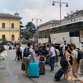 Ferrovia interrotta e strade in pessime condizioni: l’impresa dei viaggiatori tra Domodossola e Milano FOTO