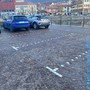 Caos parcheggi sul lungolago di Omegna: strisce bianche e blu si sovrappongono