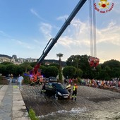 Auto finisce nel Lago Maggiore: intervento dei vigili del fuoco a Stresa