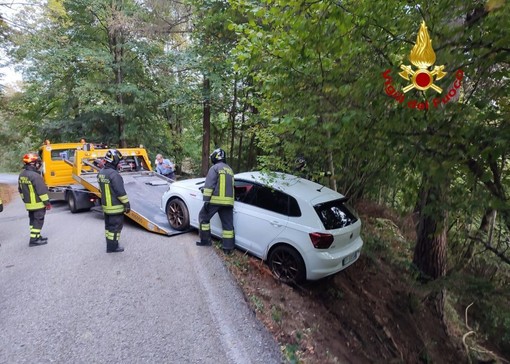 Auto investe un turista ed esce di strada a Gignese