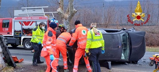 Auto si ribalta tra Ornavasso e Migiandone, ferito 82enne