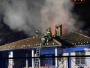 Madonna del Sasso, tetto in fiamme nella notte: casa dichiarata inagibile