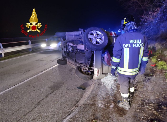 Verbania, incidente ai Tre Ponti: auto si ribalta, tre feriti in ospedale