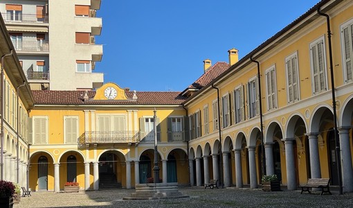 Pallanza, in piazza Pedroni “spariscono” le panchine collocate l’anno scorso