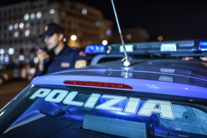 Due irregolari espulsi dalla Polizia