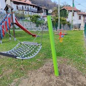 Nuovi giochi per i bambini nei parchi di Brovello Carpugnino