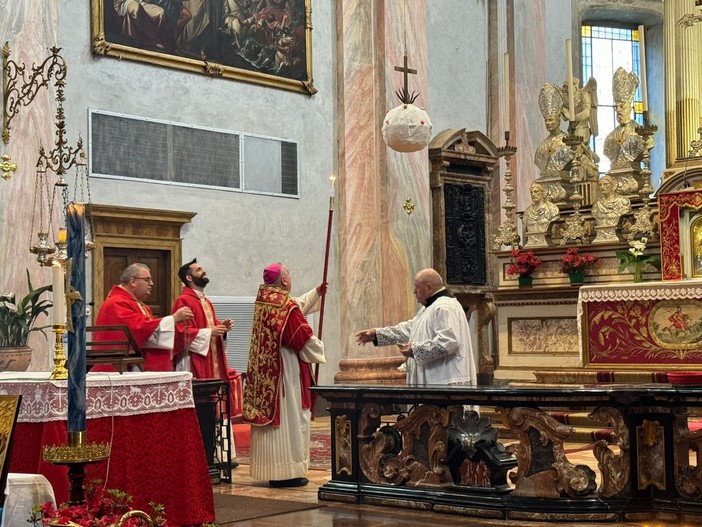 Presentato al vescovo Brambilla il restauro del presbiterio della collegiata di Cannobio