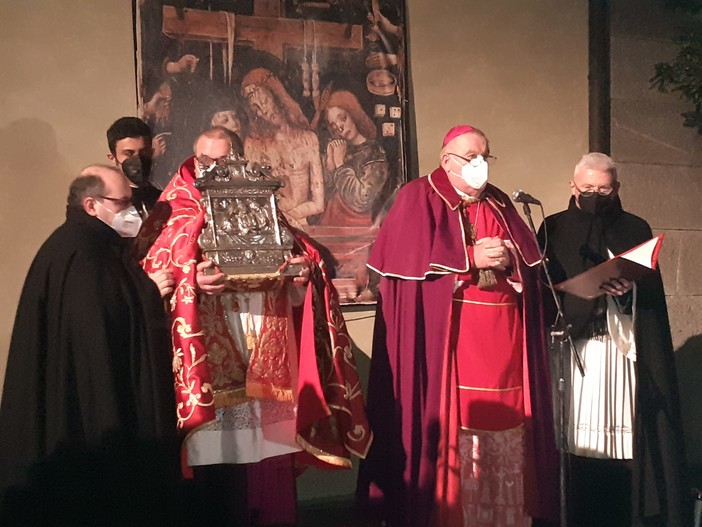 A Cannobio si celebrano fede e tradizione: questa notte si ricorda il &quot;miracolo della Sacra Costa&quot;