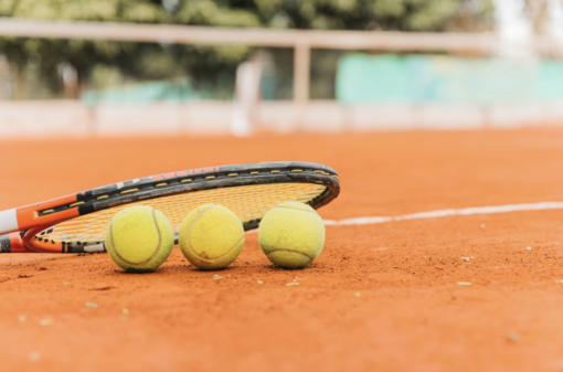 Tecnologia nel tennis: Innovazioni e avanzamenti tecnologici che hanno trasformato il modo in cui il tennis viene giocato e seguito