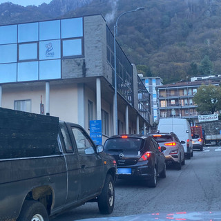 Traffico in tilt a Omegna per i lavori sulle strade del centro