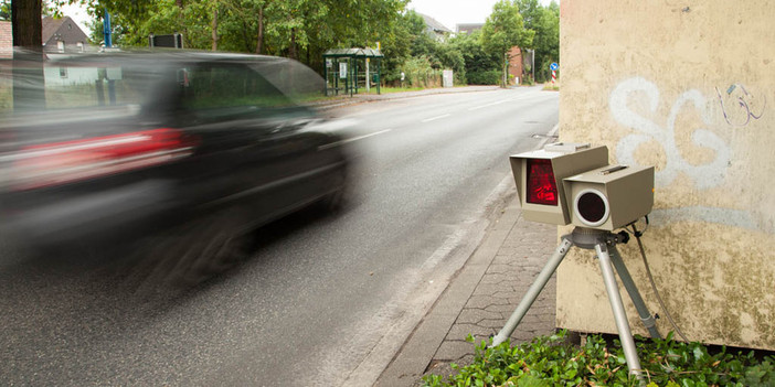 Superare i limiti di velocità? Per un italiano su due non è pericoloso