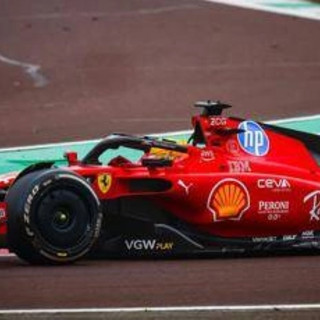 Hamilton in pista con Leclerc: nuovi test a Barcellona per la Ferrari