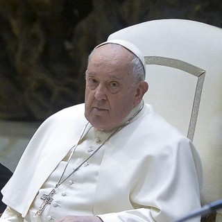 Papa Francesco “Investimenti per armi, sono una follia”