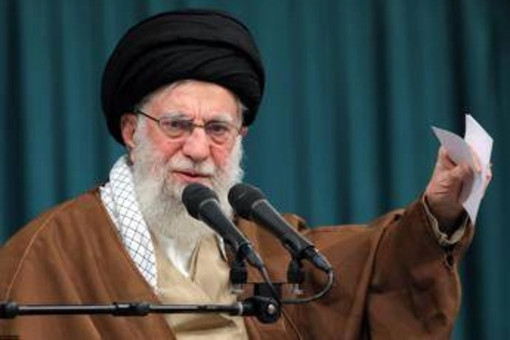 Iran, Khamenei avverte gli Usa: &quot;Se attaccano risponderemo senza esitazione&quot;