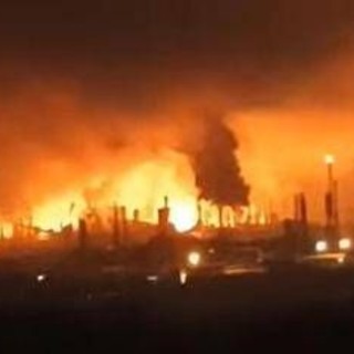 Ucraina, pioggia di droni sulla Russia: in fiamme raffineria di Nizhny Novgorod